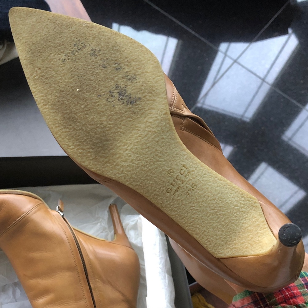 Gucci Black Box with Gold Logo - Picture 4 of 8